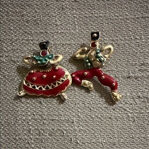 Vintage Russian Dancer Brooch Set